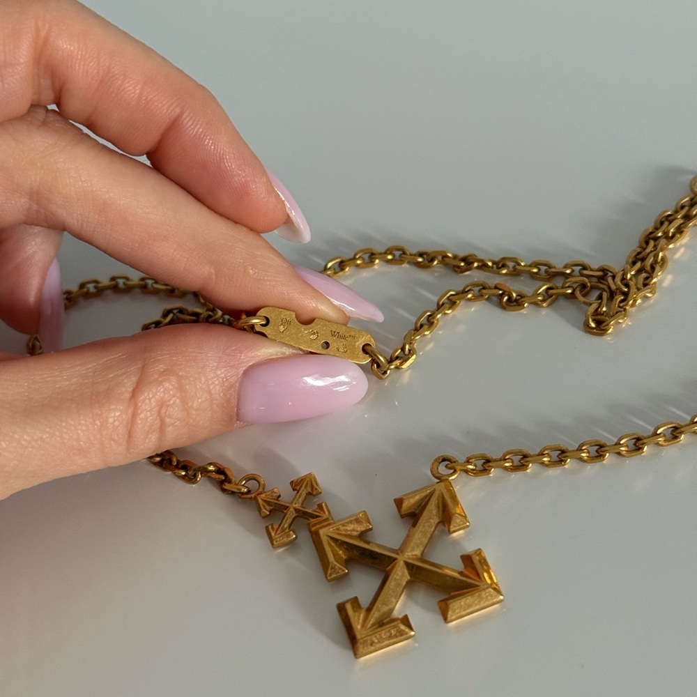 Off-White Gold Arrow Pendant Necklace
